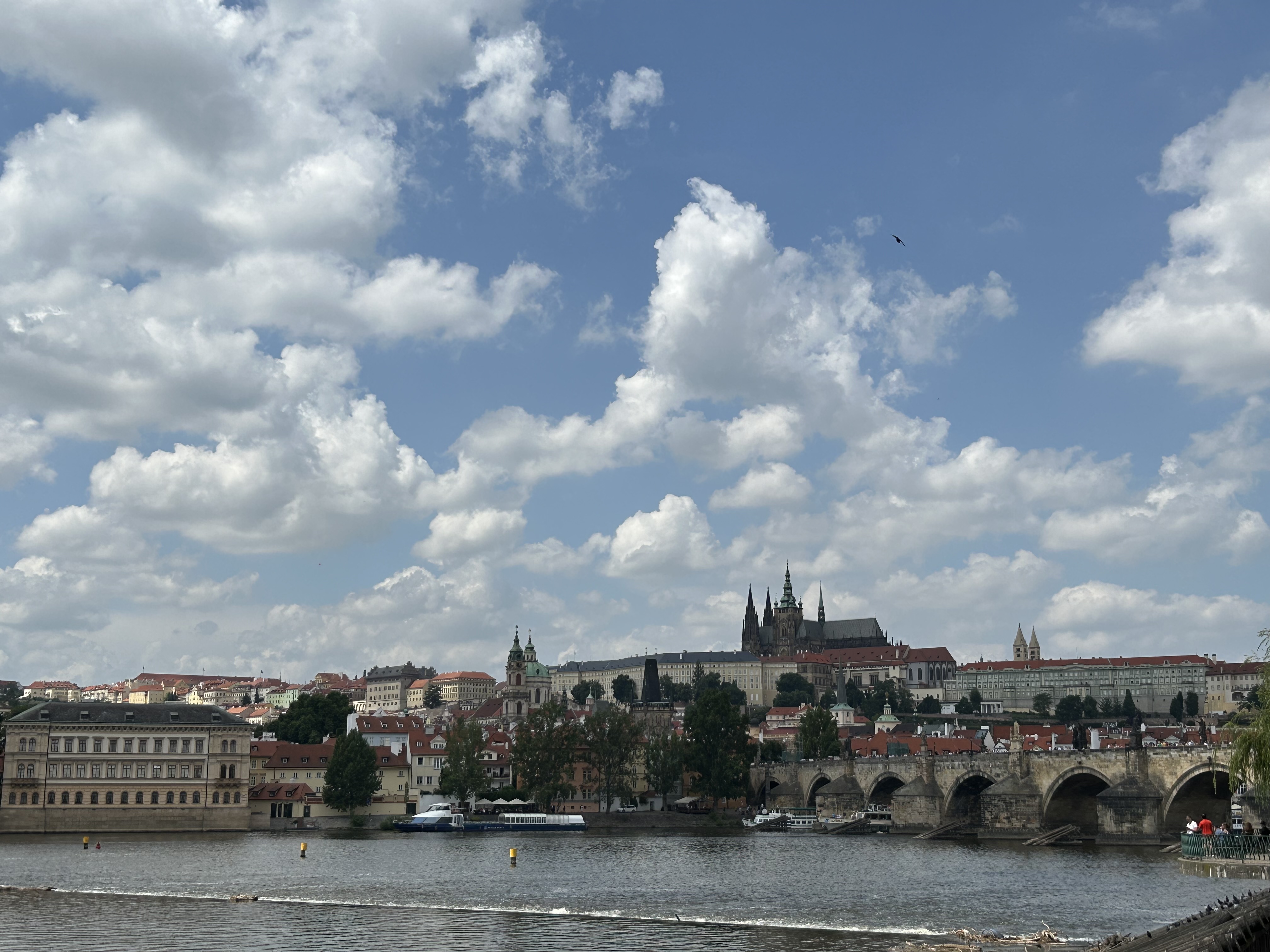 pohled na Pražský hrad a Karlův most